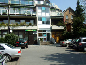 Eingang Parkplatzseite